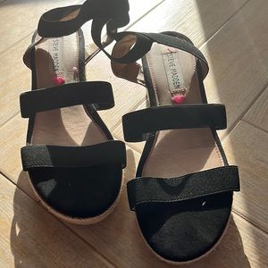 Excellent!!! Worn 1 time! Steve Madden size 5 black strappy sandal